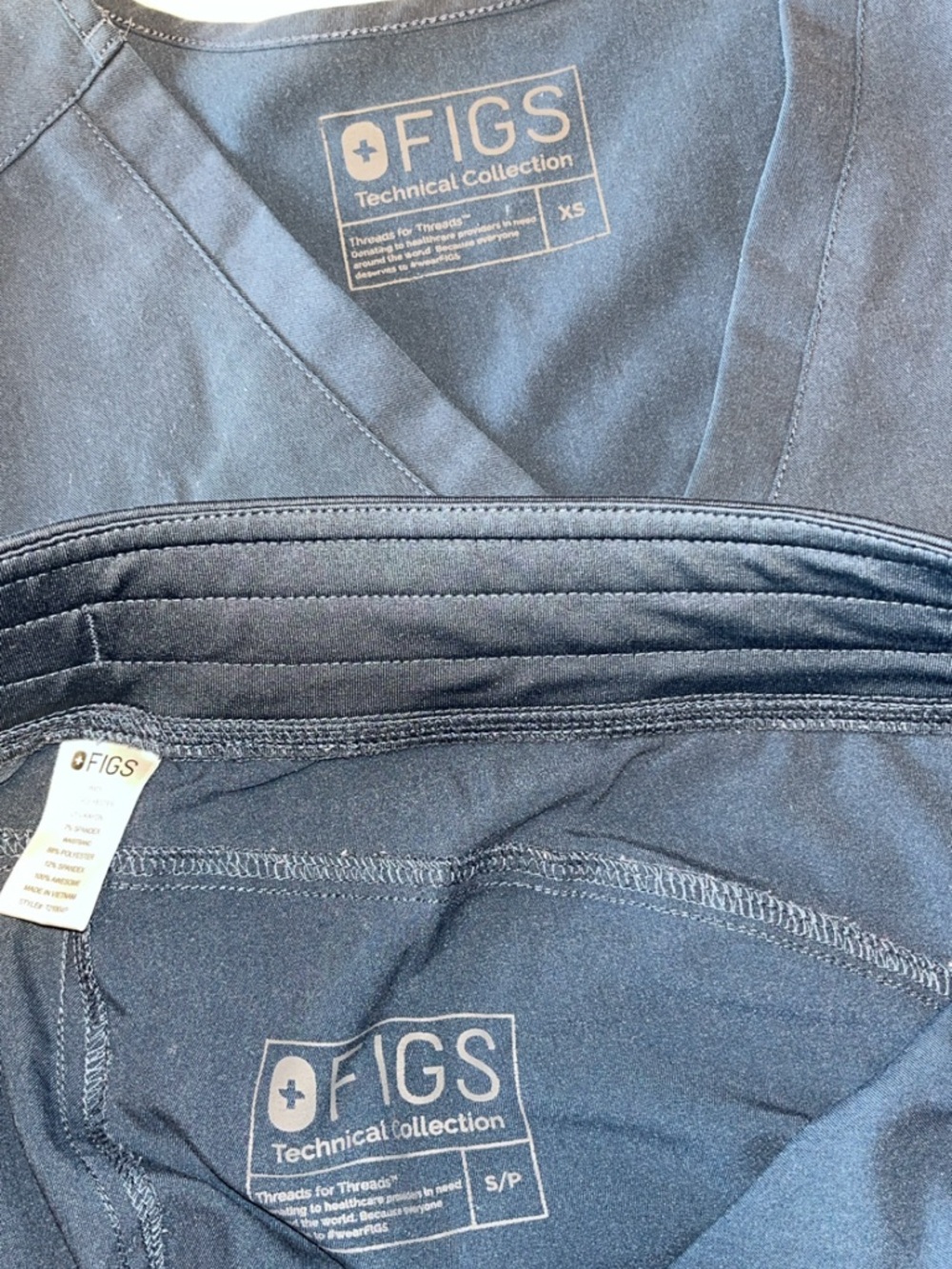 Figs Navy Technical Collection Scrub Top - Picture 2 of 3